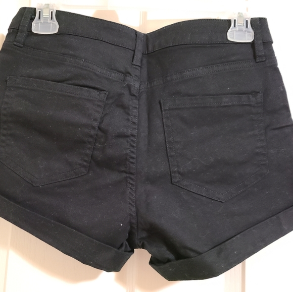 Shorts - Picture 2 of 4